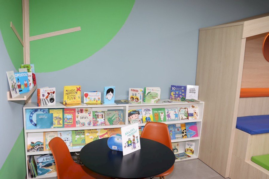 Angélica ganha Biblioteca Contos e Encantos
