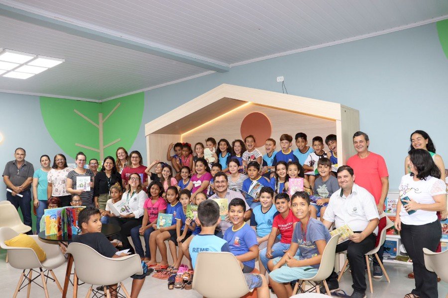 Angélica ganha Biblioteca Contos e Encantos