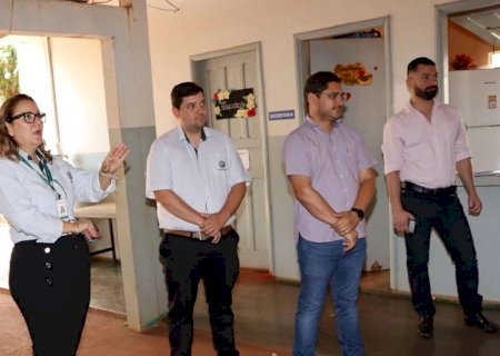 Angélica - Prefeito Edinho Cassuci participou da inauguração da biblioteca escolar