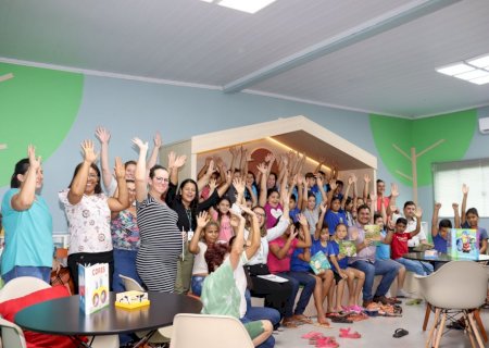 Angélica ganha Biblioteca Contos e Encantos