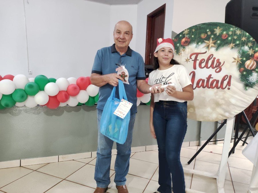 SCFV encerra suas atividades de 2023 com apresentações, sorteios e muita festa