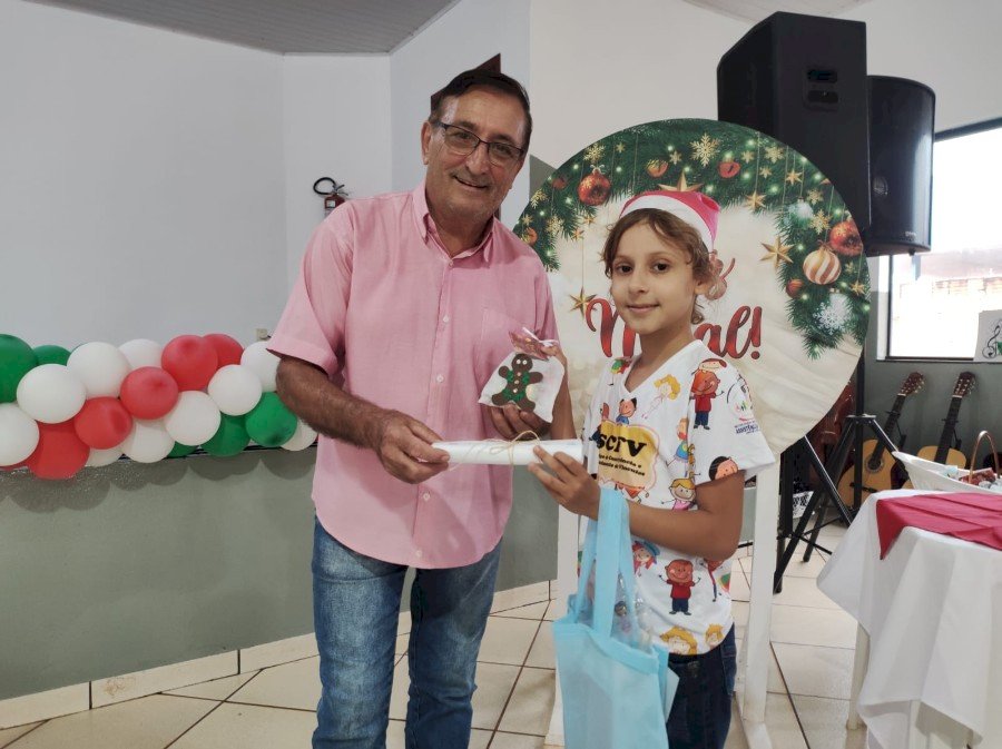 SCFV encerra suas atividades de 2023 com apresentações, sorteios e muita festa