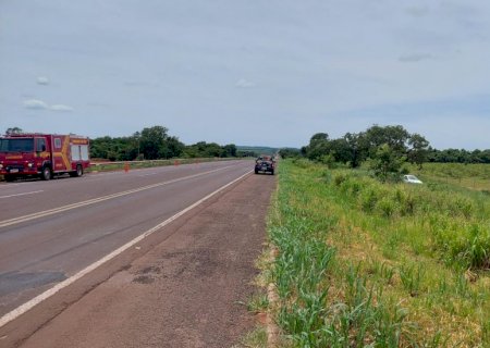 Nova Andradina - Motorista perde controle da direção e morre ao capotar veículo na BR 267