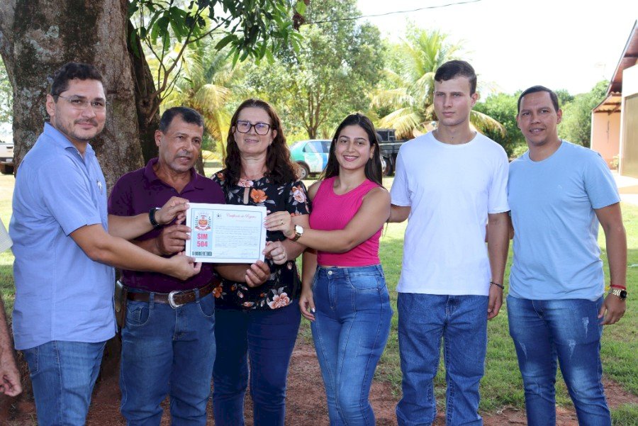 Prefeito Edinho Cassuci participa de inauguração da Indústria do mel