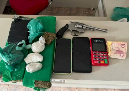 Força Tática desbarata esquema de tráfico, prende traficante com arma de fogo e drogas em Nova Andradina