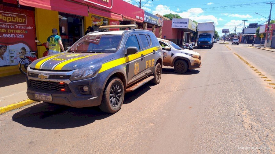 Angélica -PRF aprende 390kg de maconha na MS -141 e prende traficante