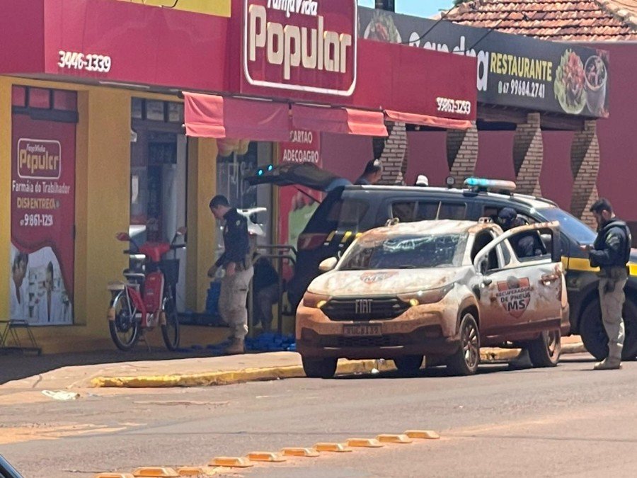 Angélica -PRF aprende 390kg de maconha na MS -141 e prende traficante