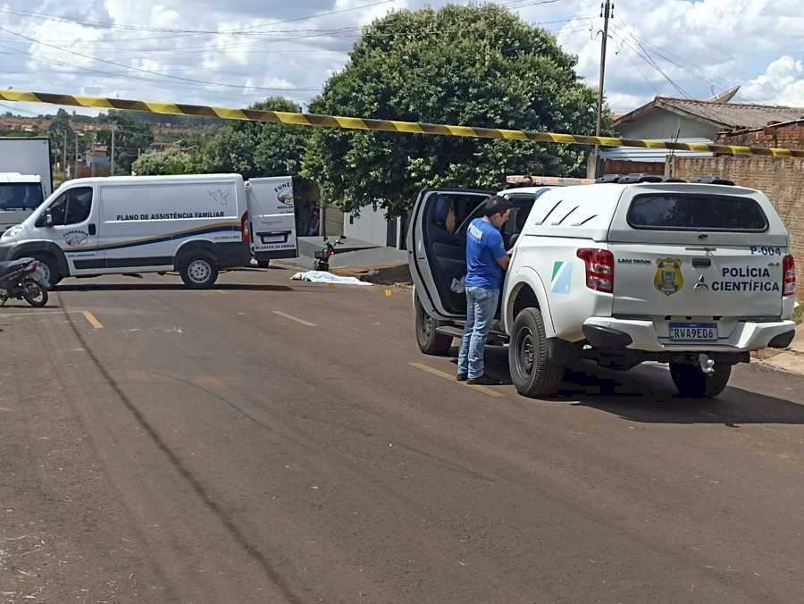 Mulher que conduzia bicicleta elétrica morre em colisão com caminhão em Nova Andradina