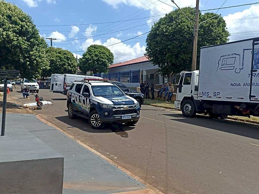 Mulher que conduzia bicicleta elétrica morre em colisão com caminhão em Nova Andradina