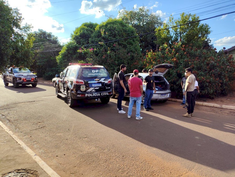 Polícia Civil prende quatro estrangeiros por uso de moeda falsa e apreende US$ 14 mil falsificados em Deodápolis