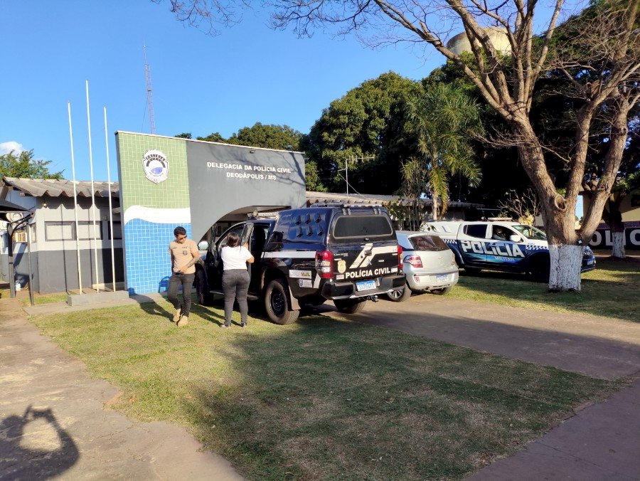 Polícia Civil prende quatro estrangeiros por uso de moeda falsa e apreende US$ 14 mil falsificados em Deodápolis