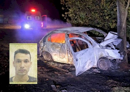 Motorista morre e filho fica ferido após perder o controle em rotatória e bater em árvore