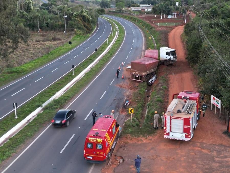 Colisão entre carreta e carro deixa uma pessoa morta na MS-134 entre Batayporã e Nova Andradina