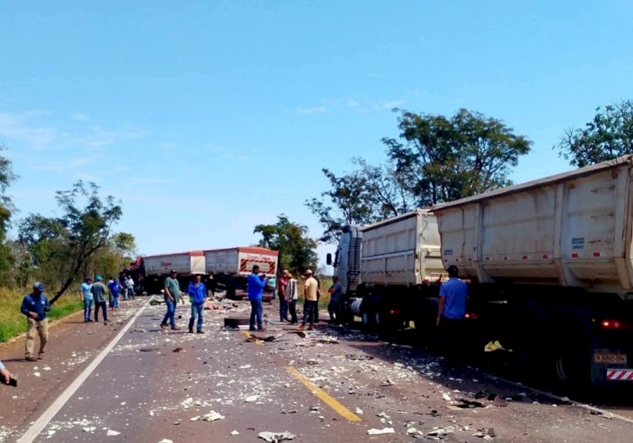 Acidente na BR-262 deixa duas vítimas fatais