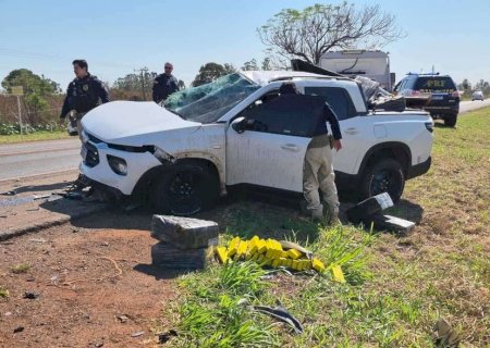 Motorista é preso após caminhonete com mais de 1,5 tonelada de maconha capotar durante fuga da PRF na BR-060