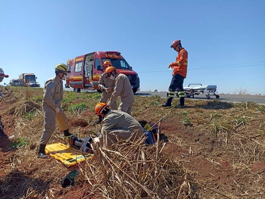 Motociclista fica ferido em acidente com carro na MS-276, entre Batayporã e Anaurilândia