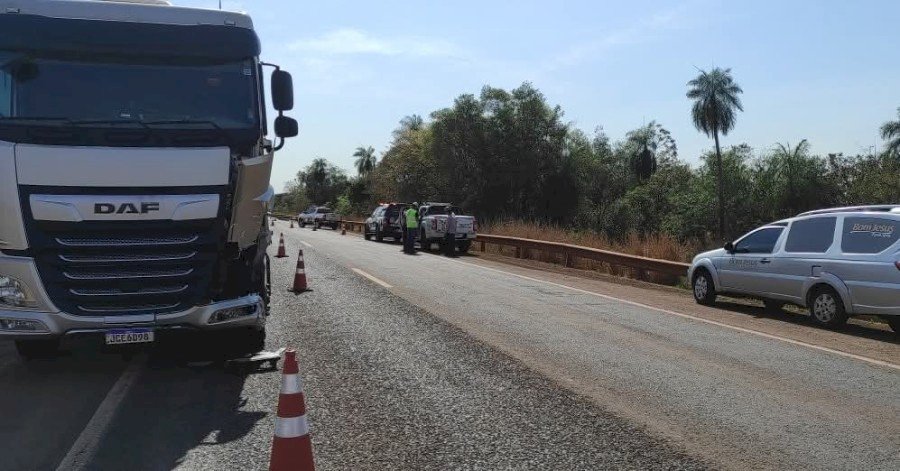 Colisão entre moto e carreta, mata motociclista na BR- 163