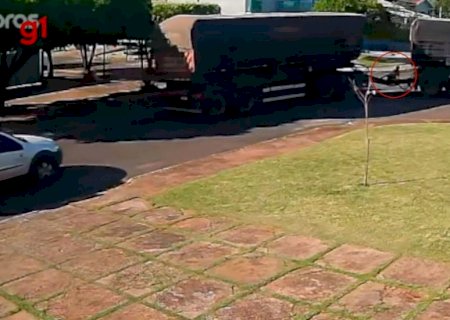 Criança sobe em reboque de carreta bitrem e morre atropelada em MS