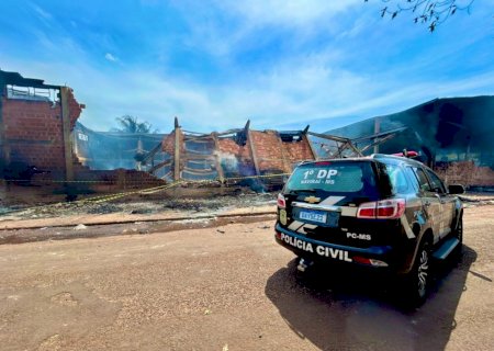 Mulher é presa em flagrante após provocar incêndio que destruiu ferro-velho em Naviraí