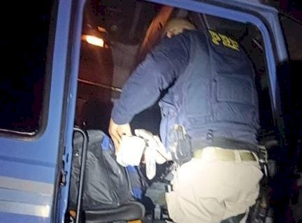 PRF apreende 106 Kg de drogas, armas e munições em Bataguassu