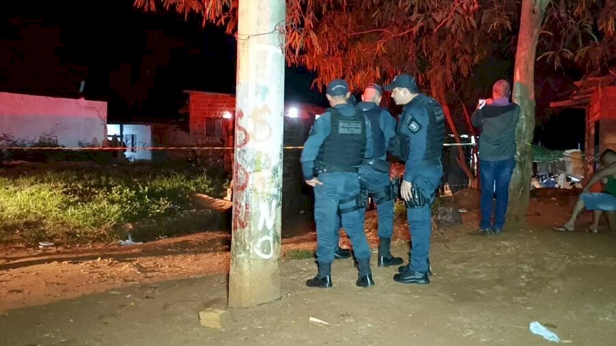 Jovem é assassinado com golpe de faca no pescoço