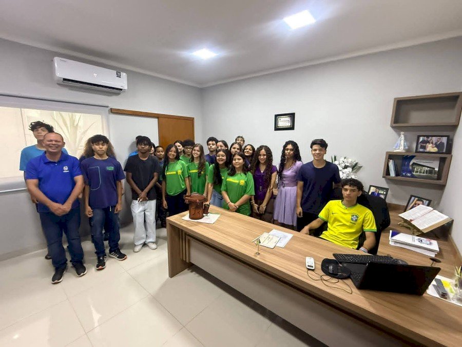Alunos de escola estadual visitam o Poder Legislativo