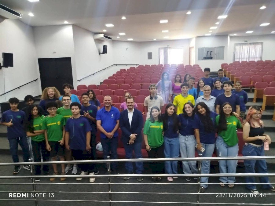 Alunos de escola estadual visitam o Poder Legislativo