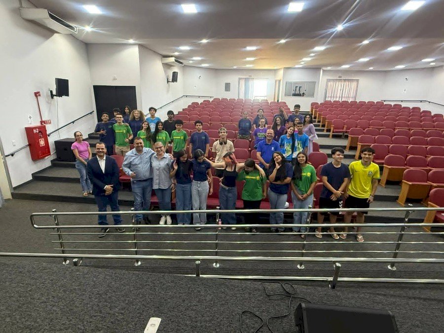 Alunos de escola estadual visitam o Poder Legislativo