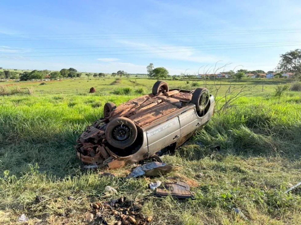 Colisão entre carros deixa feridos no perímetro urbano da BR-267