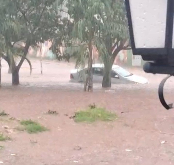 Temporal provoca alagamentos, danos e transtornos em diversos pontos de Caarapó