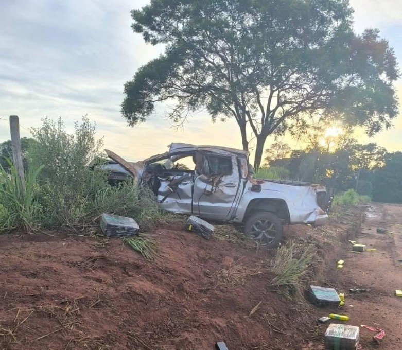 Jovem morre ao capotar caminhonete abarrotada de maconha na MS-295