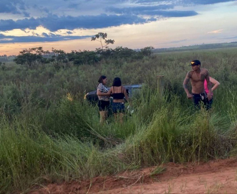 Motorista morre ao ser arremessado de carro durante capotamento