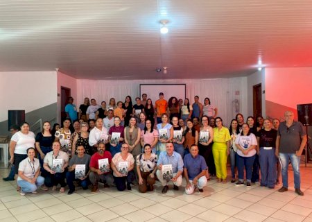 Angélica realiza entrega da Cartilha dos Fluxos e Protocolos Integrados de Atendimento a Crianças e Adolescentes Vítimas ou Testemunhas de Violência