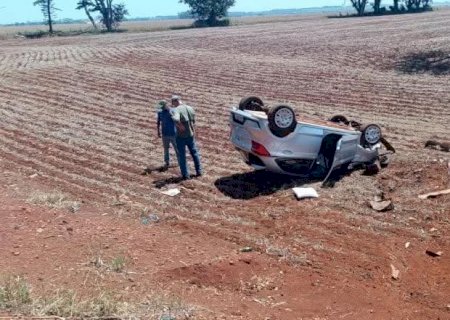 Mulher tomba carro em tentativa de ultrapassagem entre Fátima do Sul e Dourados