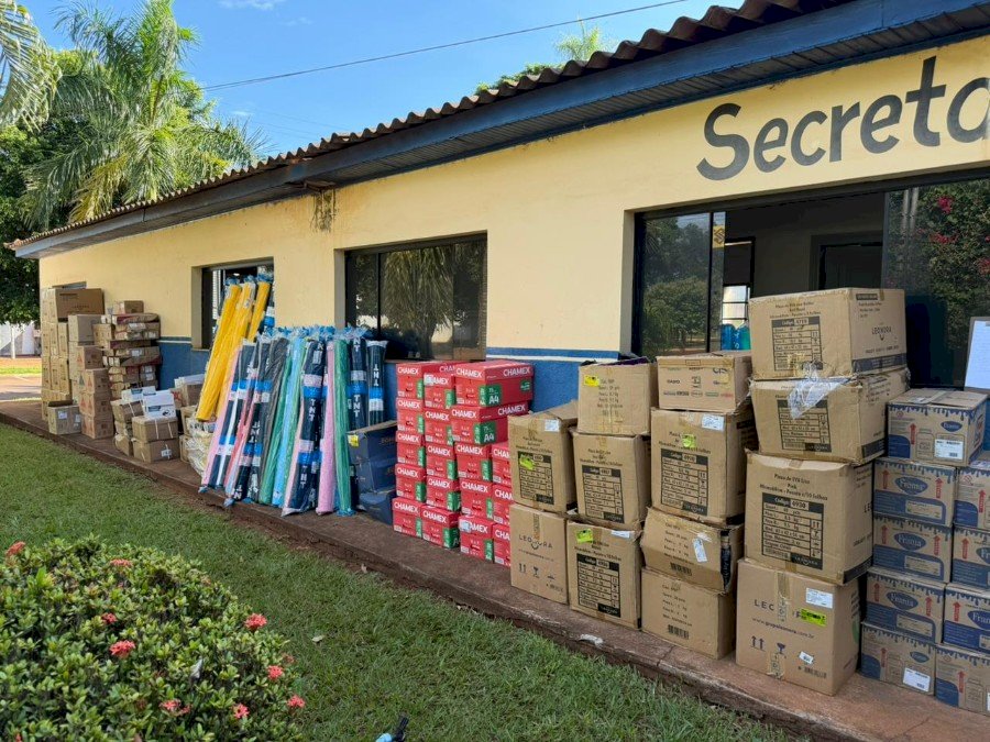 Angélica fortalece a educação com entrega de uniformes e aquisição de materiais escolares