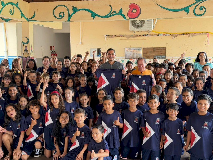 Angélica fortalece a educação com entrega de uniformes e aquisição de materiais escolares
