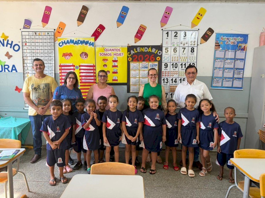 Angélica fortalece a educação com entrega de uniformes e aquisição de materiais escolares