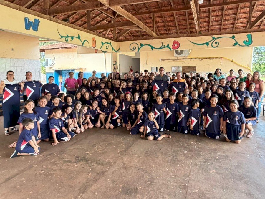 Angélica fortalece a educação com entrega de uniformes e aquisição de materiais escolares