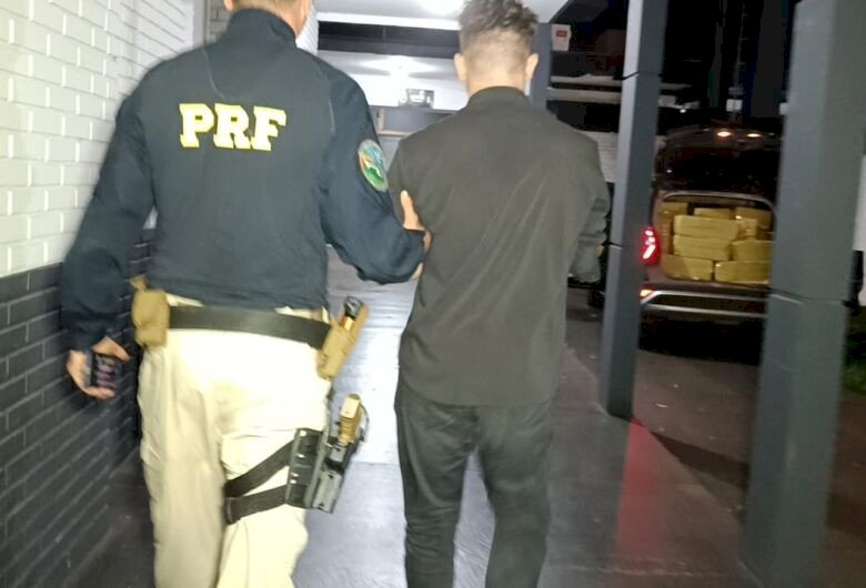 “Após perseguição e tiros, polícia apreende 1,2 tonelada de maconha e realiza prisão em Dourados”