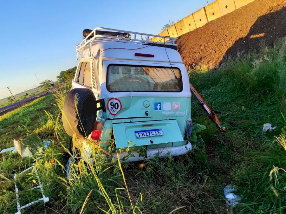 Casal morre em colisão entre Kombi e carreta na rodovia BR-163