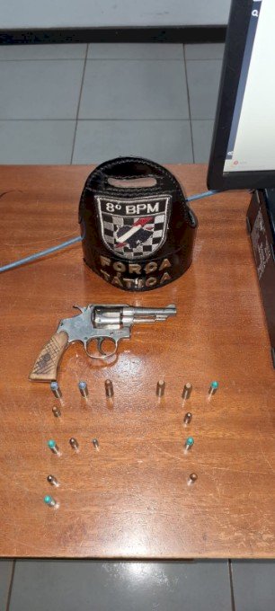 Polícia Militar cumpriu mandado de prisão e realizou apreensões de drogas e arma de fogo, em Ivinhema