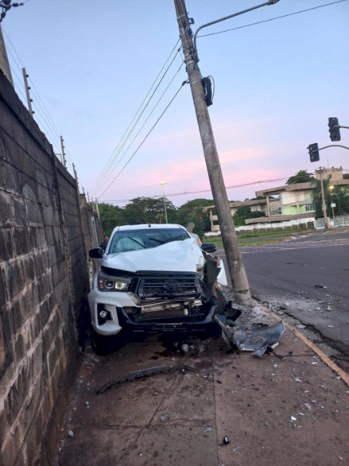 Alerta - Balanço mostra que motoristas do MS já derrubaram 3x mais postes do que em 2025