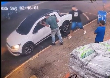 Homem é morto a tiros em frente a conveniência em Naviraí; suspeito é identificado e detido
