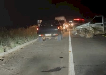 Colisão entre três veículos deixa dois feridos na rodovia
