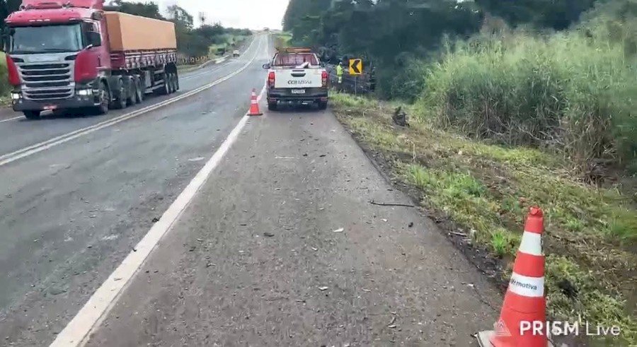 Acidente envolvendo um carro e uma carreta deixa uma vítima fatal na BR 163