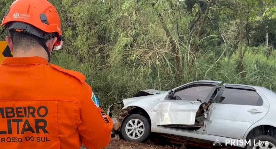 Acidente envolvendo um carro e uma carreta deixa uma vítima fatal na BR 163