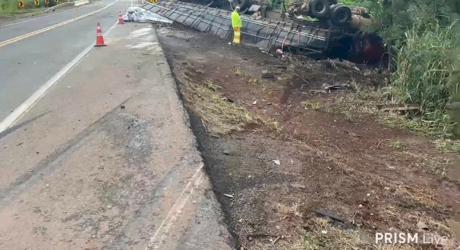 Acidente envolvendo um carro e uma carreta deixa uma vítima fatal na BR 163