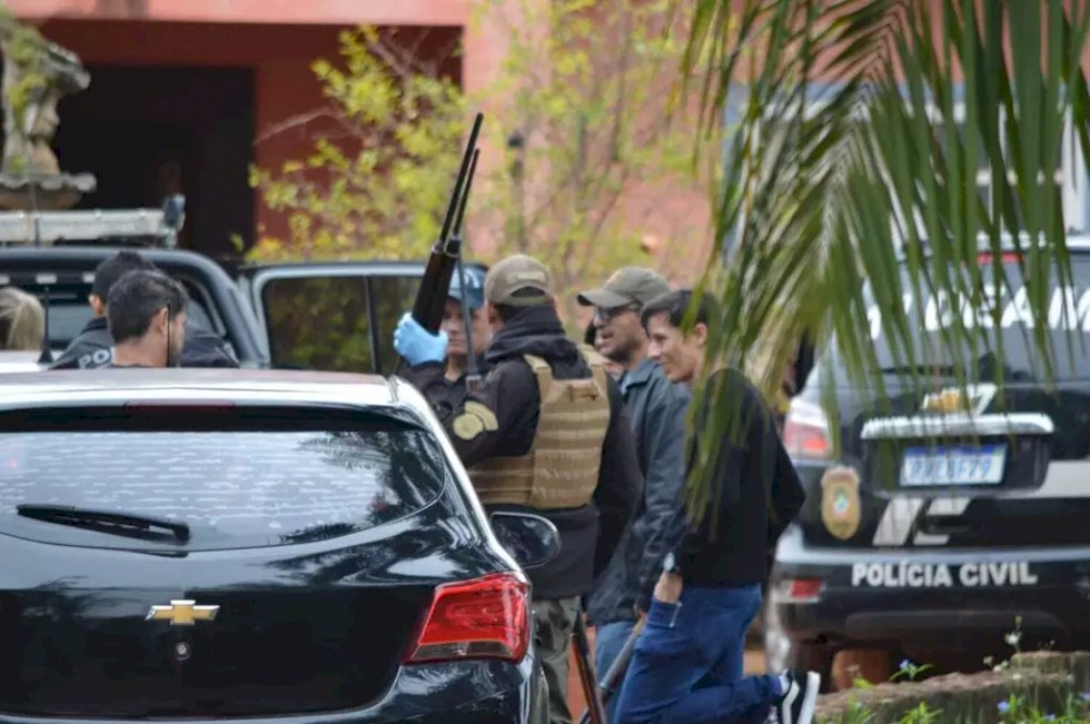 Médico é preso por posse de arma e será investigado por feminicídio