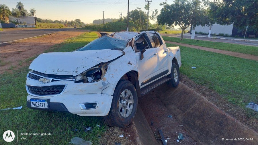 Ivinhema - Motorista fica ferido após capotamento na MS-141, em frente ao Elegance Eventos