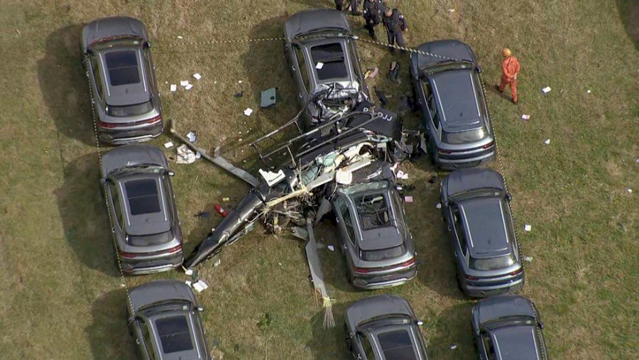Dois helicópteros se chocam e deixam seis mortos no Rio